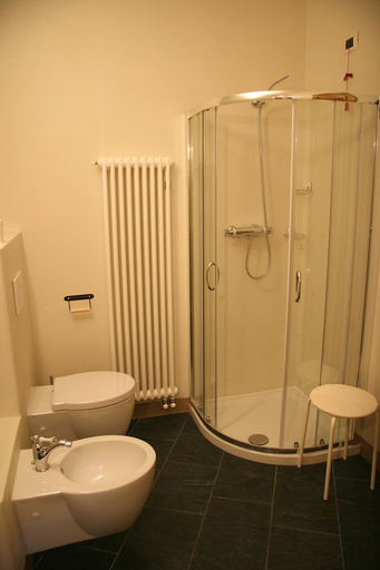 Bathroom 5, Ostello del Castello Tirano, Sondrio