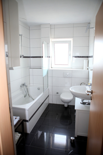 Bathroom 2, White House Bochum Ehrenfeld, Bochum
