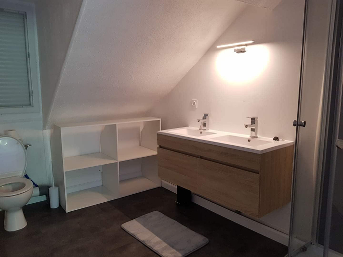 Bathroom 5, Lourdes Guesthouse, Hautes-Pyrénées