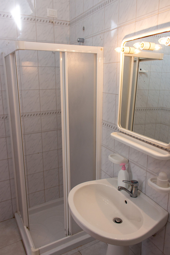 Bathroom 5, La Masseria, Lecce