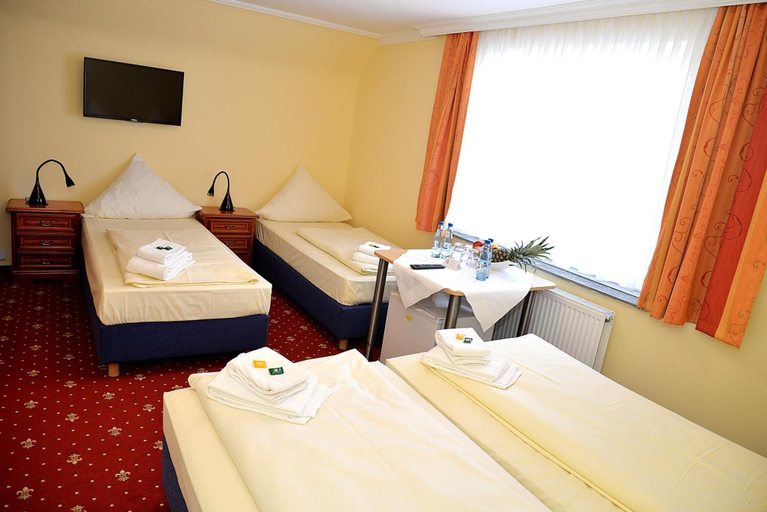 Bedroom 3, Hotel Neugrabener Hof, Hamburg