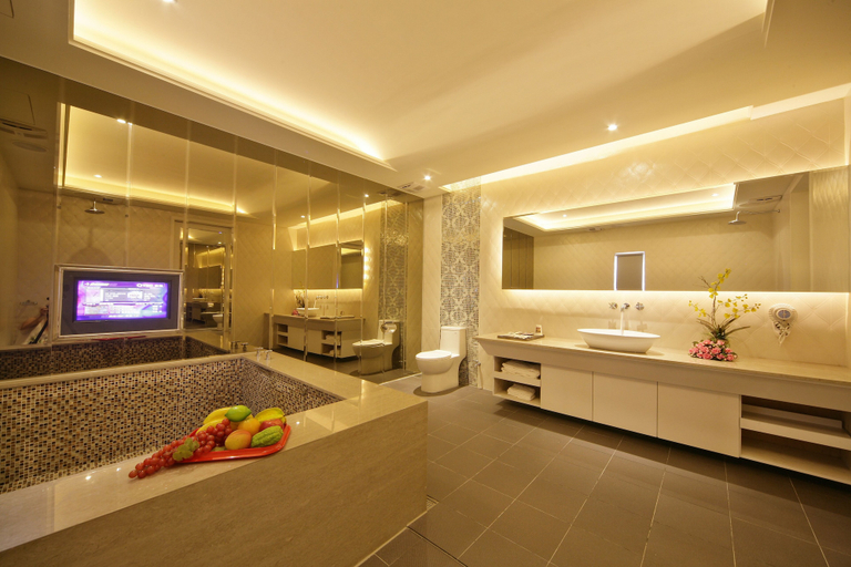 Bathroom 4, Chusha Motel, Miaoli