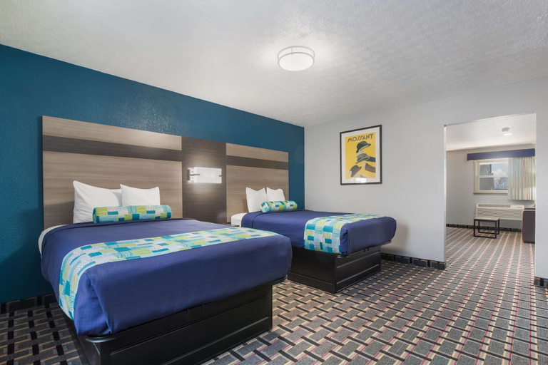 Bedroom 3, Knights Inn and Suites Salem, Washington