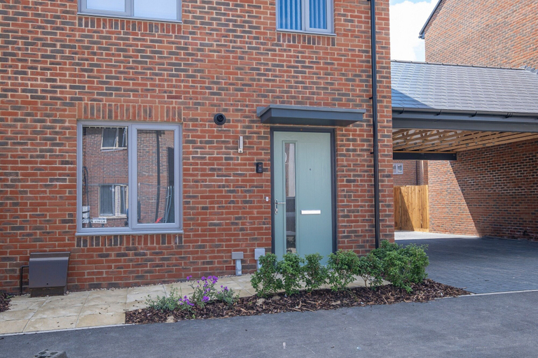 Exterior & Views 2, Modern 5 Bedroom 3 Bath Hse Aylesbury, Buckinghamshire