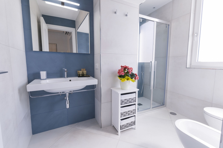 Bathroom 3, Relais Kaora GUESTHOUSE, Napoli
