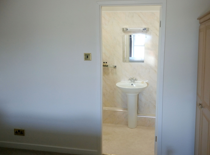 Bathroom, Byrdir House, Gwynedd