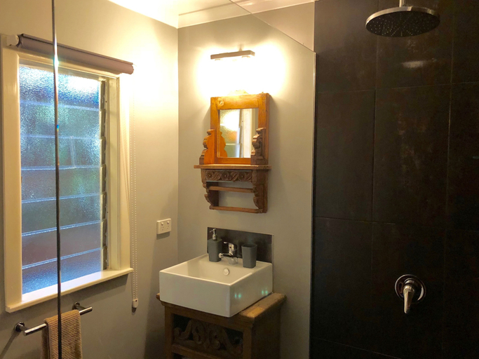 Bathroom 4, Five 3 Five - The Beachside Barracks, Hervey Bay - Pt A