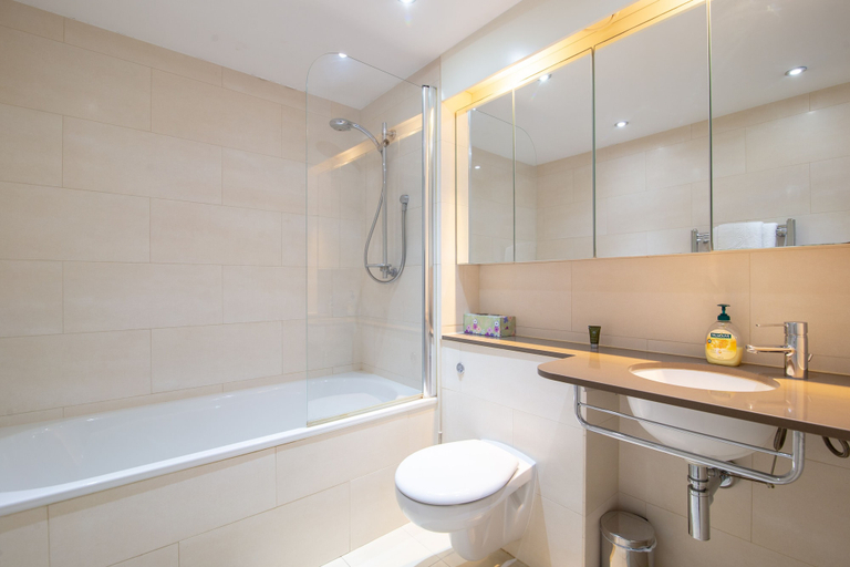 Bathroom 4, Kenny Apartment Austin David Apartments, London