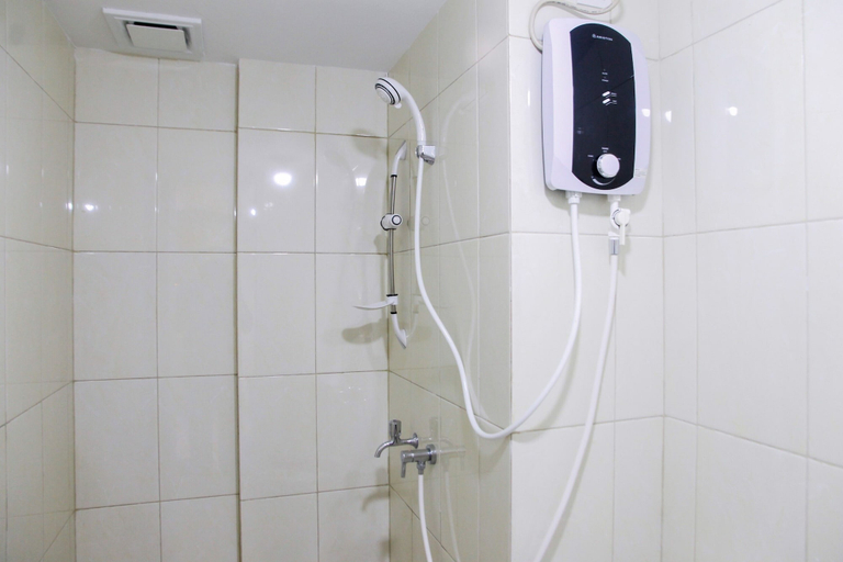Bathroom 3, 2BR with Sofa Bed at Springlake Summarecon Apartment, Bekasi