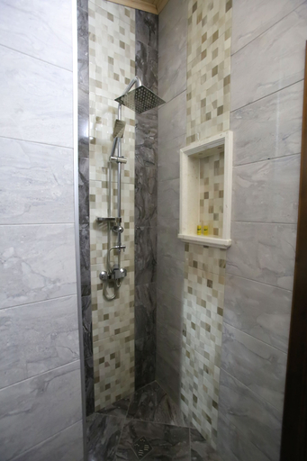 Bathroom 5, Heraklis Hotel, Beratit