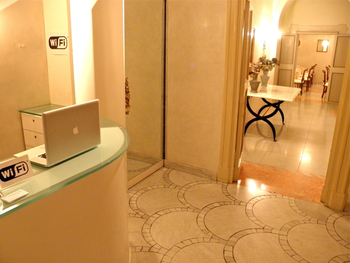 Others 5, Residenza al Corso, Roma