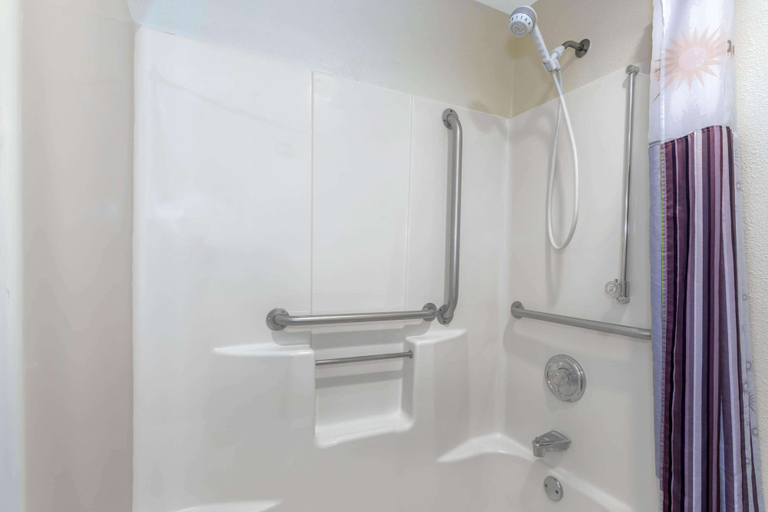 Bathroom 4, Baymont by Wyndham Orlando South, Orange