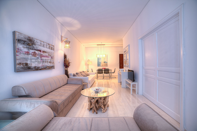 Others 5, L' apartment blanc dans le centre de Glyfada, Attica