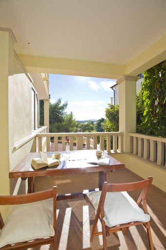 Others 5, Villa Malisko, Hvar