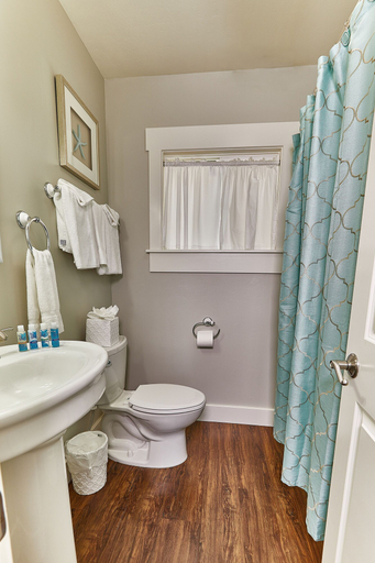 Bathroom 4, Pleasant Inn, San Luis Obispo