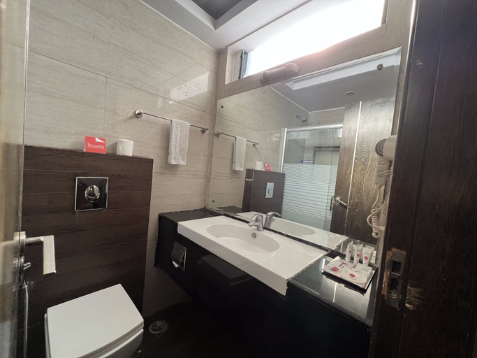 Bathroom 4, Zip By Spree Hotels Delhi Greater Kailash, Delhi