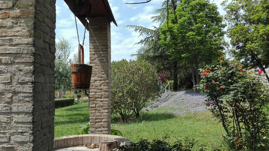 Others 4, FLOS Guest House, Foggia