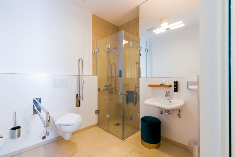Bathroom 5, mk | hotel münchen max-weber-platz, München