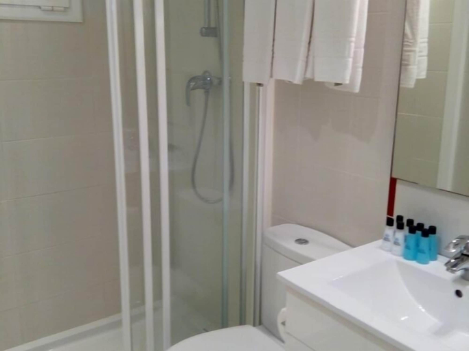 Bathroom, Apartamentos Delfin-Aromar-4, Girona