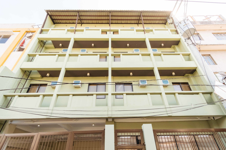 Exterior & Views 2, RedDoorz Plus near Osmena Highway 2 - Quarantine Hotel, Manila City