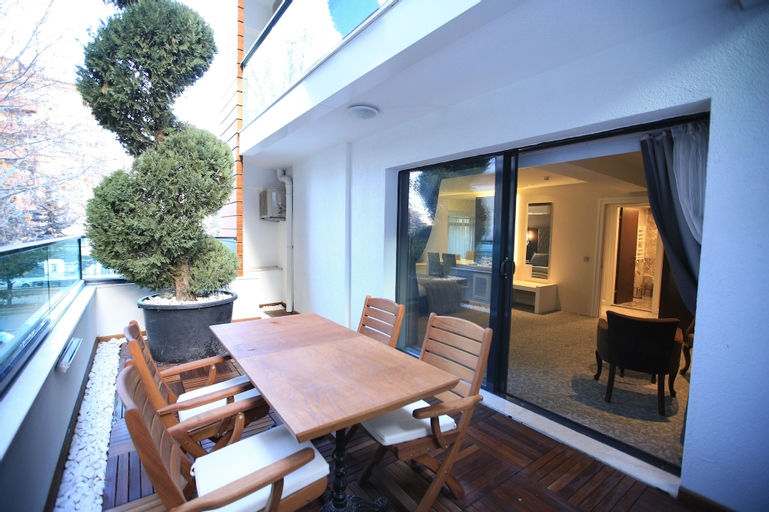 Exterior & Views 1