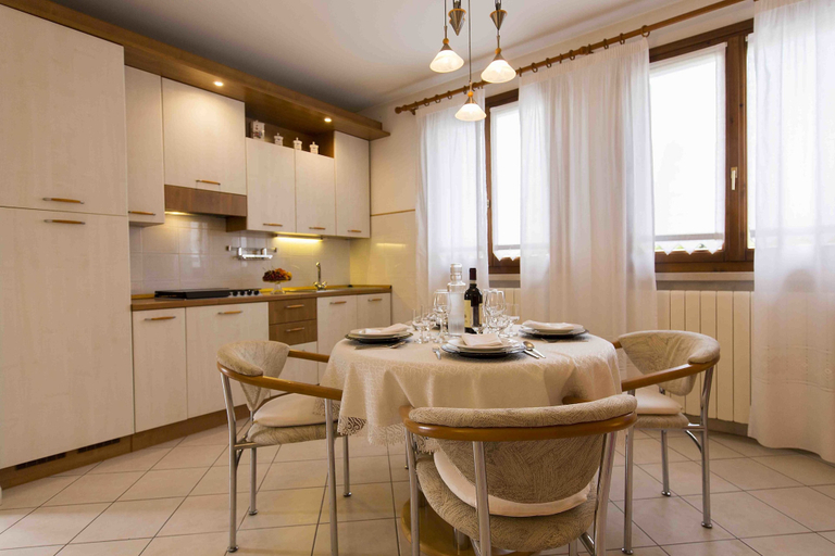Others 5, Rosalinde House, Verona