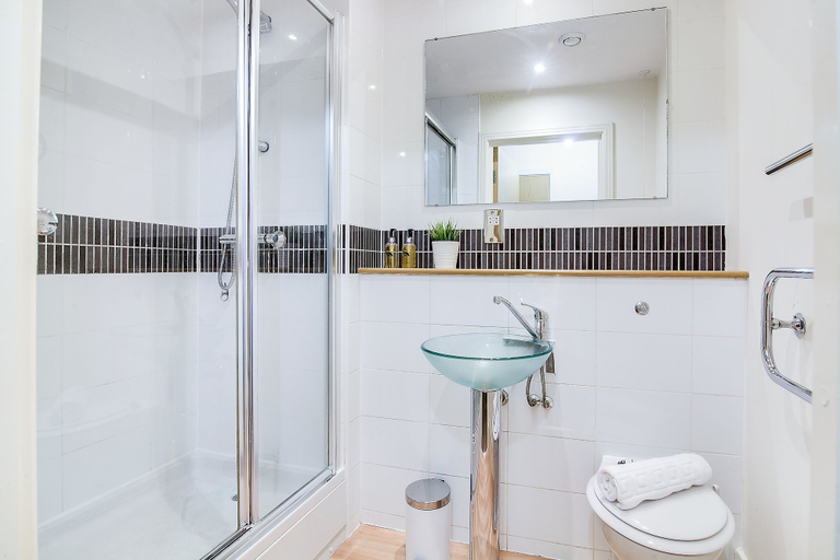 Bathroom 4, The President, Birmingham