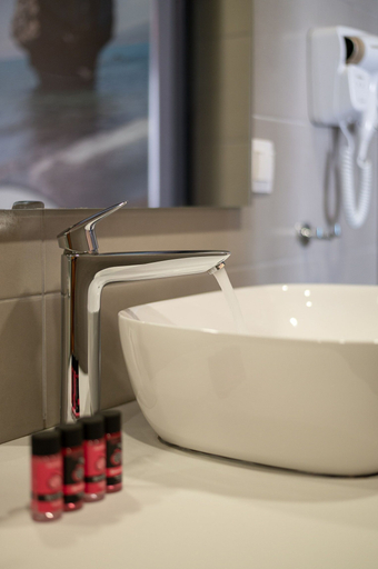 Bathroom 5, Minos Boutique Hotel Agia Galini, Crete