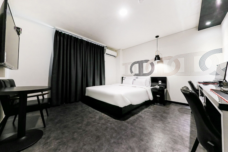 Bedroom 3, Hotel Box, Dong