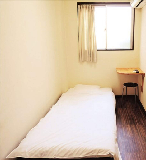 Bedroom 3, Hotel Lucky, Osaka