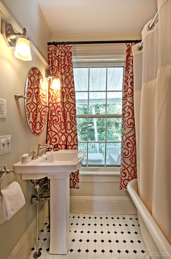 Bathroom 3, Windsor Mansion Inn, Windsor