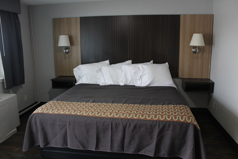 Bedroom 2, Route 62 Motel, Erie