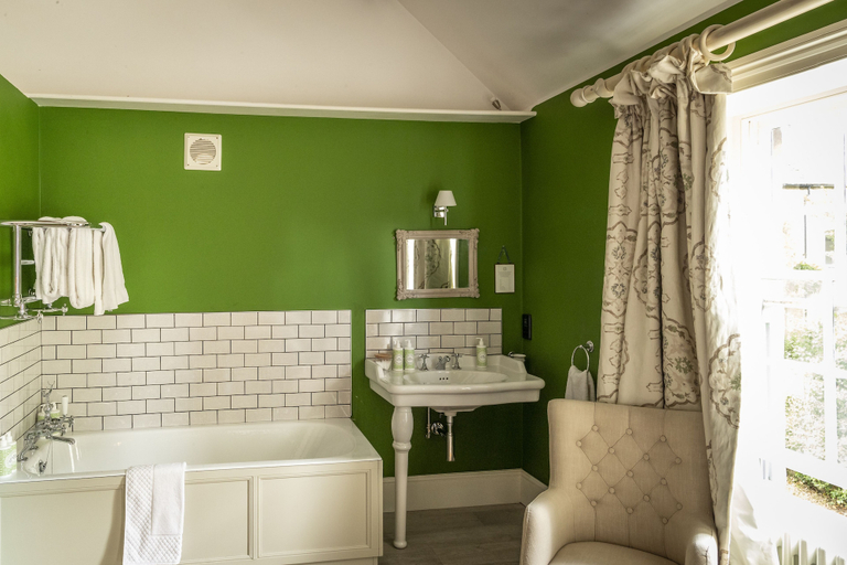 Bathroom 4, The Swan Inn, Oxfordshire