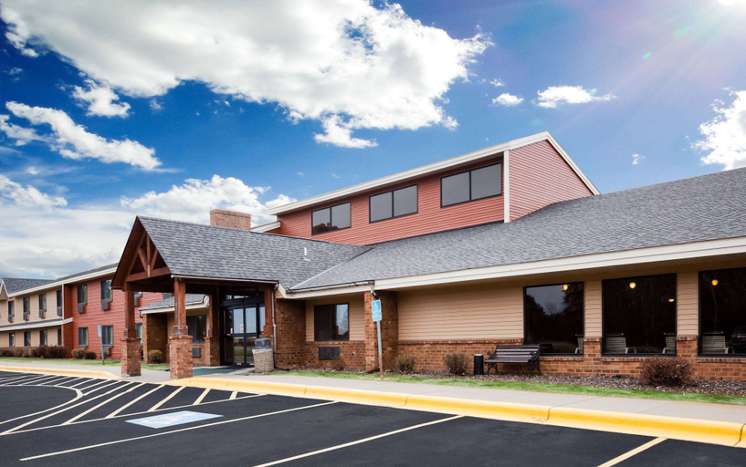 Exterior & Views 2, AmericInn by Wyndham Mora, Kanabec