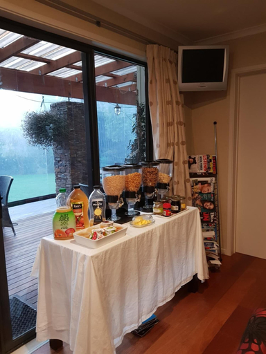 Food & Drinks, Heta Bed and Breakfast, New Plymouth