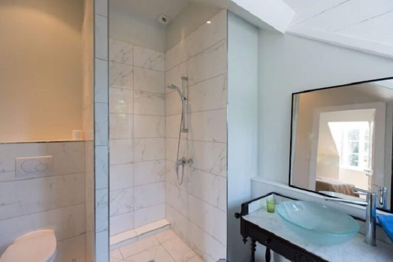 Bathroom 5, Chateau de Lourdes Cancale - St Malo, Ille-et-Vilaine