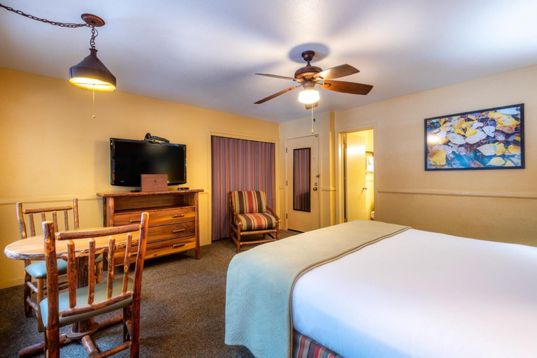 Bedroom 2, Yosemite Valley Lodge, Mariposa
