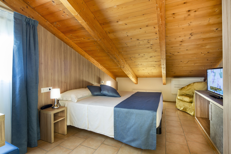 Bedroom 2, Hotel Cannes Riccione, Rimini