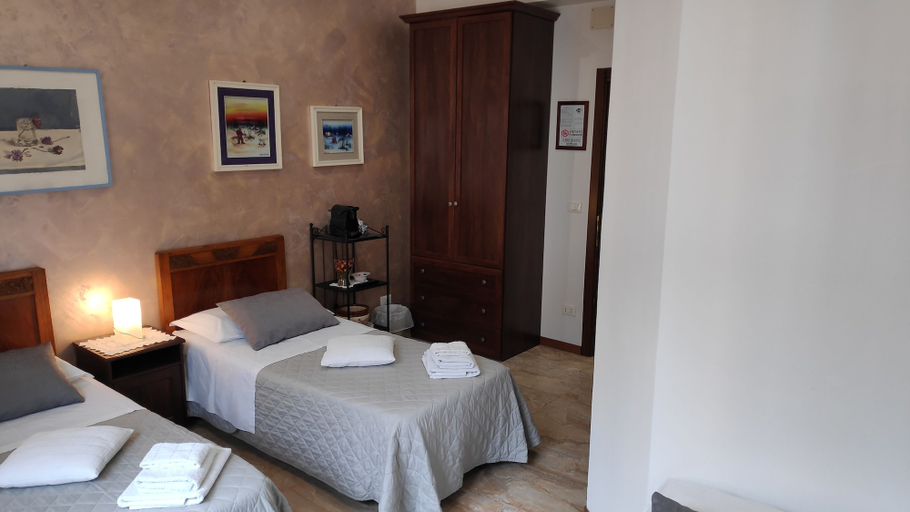 Bedroom 3, Bed & Breakfast Centrale, Bologna