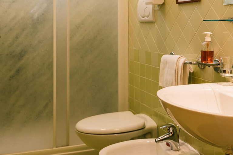 Bathroom 5, Hotel Nilde, L'Aquila