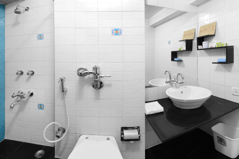 Bathroom 4, Honeymoon Inn, Dehradun