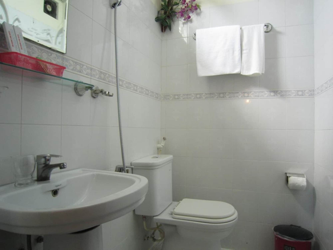 Bathroom 3, Tan Hoang Long Hotel District 5