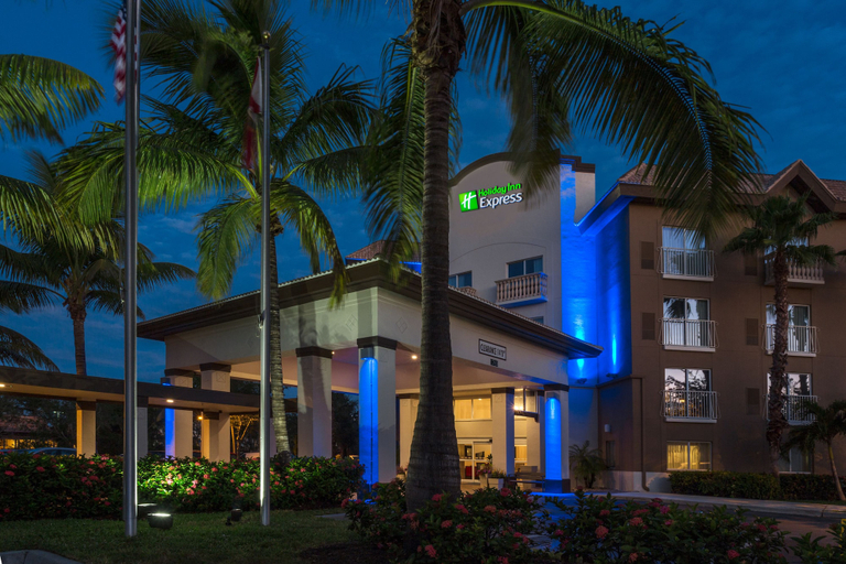 Exterior & Views, Holiday Inn Express Hotel Naples Downtown - 5th Avenue, Collier