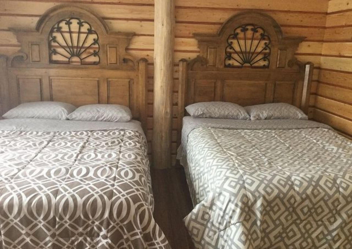 Bedroom 2, Alexander lake lodge, Delta