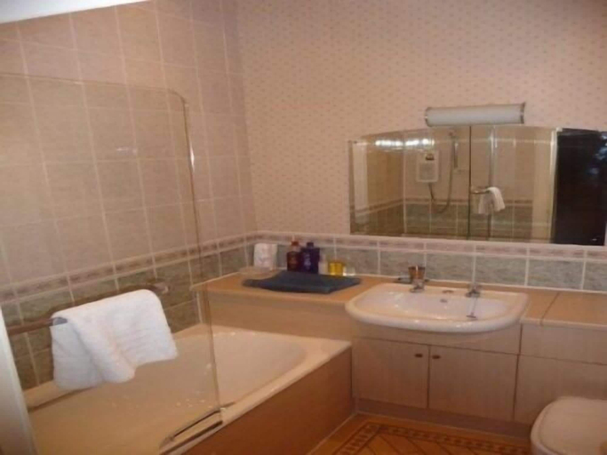 Bathroom, Spylaw Bank House, Edinburgh