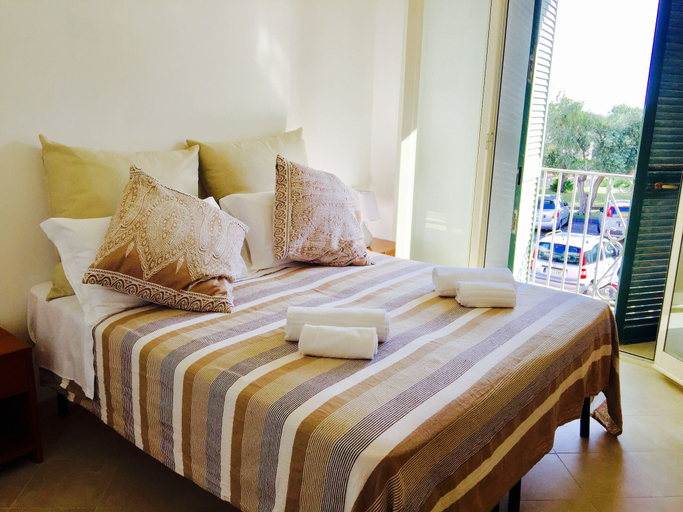Bedroom 4, Harbour View, Napoli