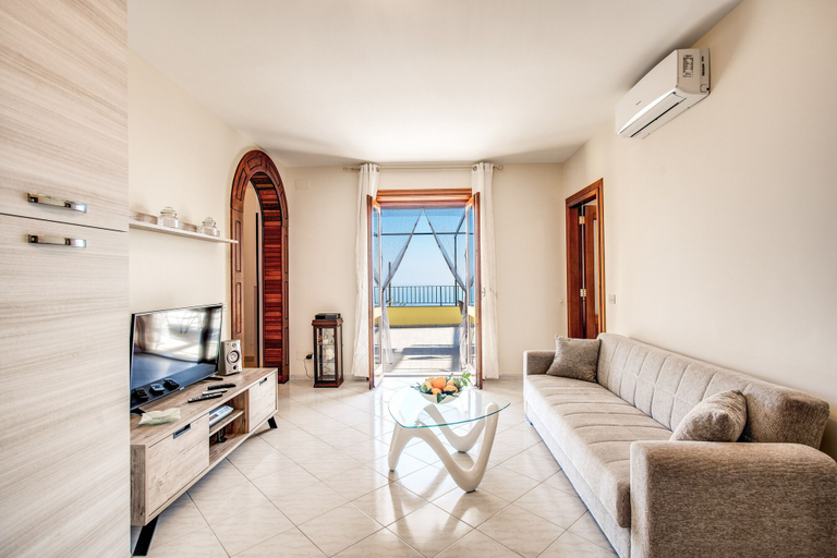 Others 4, Mythos House, Napoli