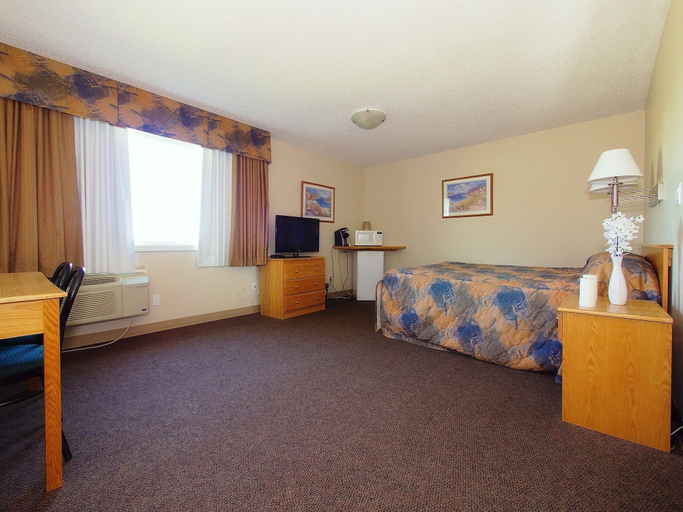Bedroom 4, Best Maple Inn, Division No. 11