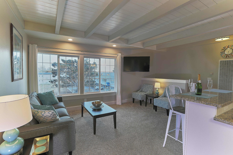 Others 5, Pleasant Inn, San Luis Obispo