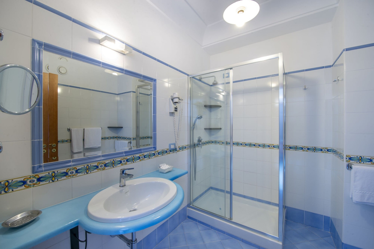 Bathroom 5, Maresca Hotel Praiano, Salerno